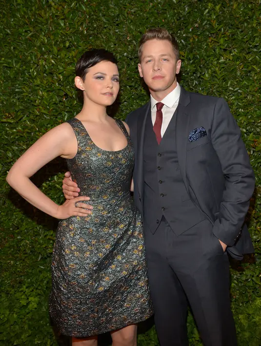 Ginnifer Goodwin bertemu dengan John Dallas saat sama-sama menjalani syuting untuk serial televisi ‘Once Upon a Time’ sejak tahun 2011. Keduanya menikah pada tahun 2014 dan telah dikaruniai seorang anak. (AFP/Bintang.com)
