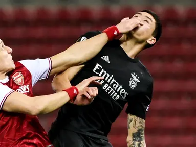 David Luiz - Bek tangguh ini pernah memebela dua klub London yakni Chelsea dan Arsenal selama berkarier Liga Inggris. Total Luiz telah menorehkan 213 pertandingan di Premier League. (AFP/Aris Messinis)