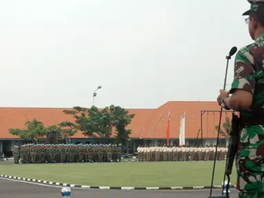 Citizen6, Surabaya: Laporan Ketua Kontingen Kobangdikal kepada Komando Pengembangan dan Pendidikan Angkatan Laut, Laksda TNI Sadiman. (Pengirim: Mayor Laut (KH) Rohman Arif).