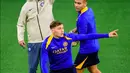 Meski diunggulkan pada laga melawan tuan rumah Young Boys, Inter Milan dihadapkan pada situasi harus bermain di lapangan dengan rumput sintesis. (Fabrice COFFRINI/AFP)