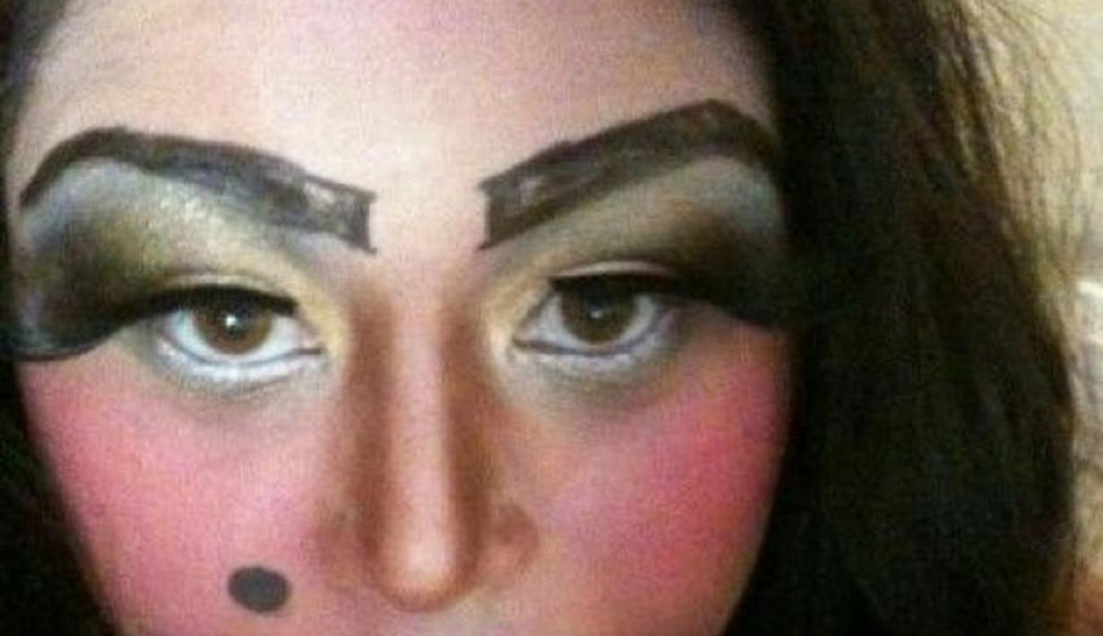 15 Makeup Super Menor Yang Bikin Wanita Jadi Jelek Fimela Fimelacom