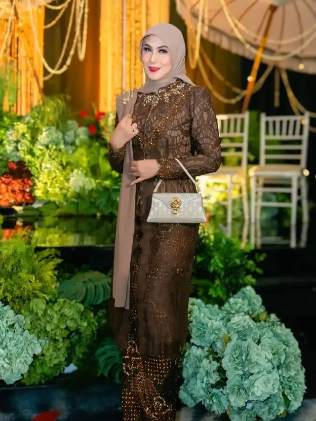 Outfit Kondangan Marini Zumarnis