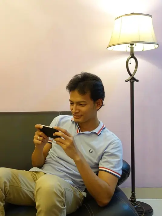 Bersama band yang dibentuk dari sebuah film itu, Fedi kini tengah mempersiapkannya. Meski demikian, ia masih enggan berbicara lebih jauh. (Instagram/fedinuril)