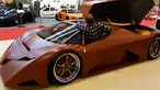 Joe Harmon desainer dari " Splinter " saat memamerkan karyanya yaitu mobil konsep yang dibuat 90 persen dari komposit kayu di Essen Motor Show, Jerman, Jumat (27/11).(REUTERS/Ina Fassbender)