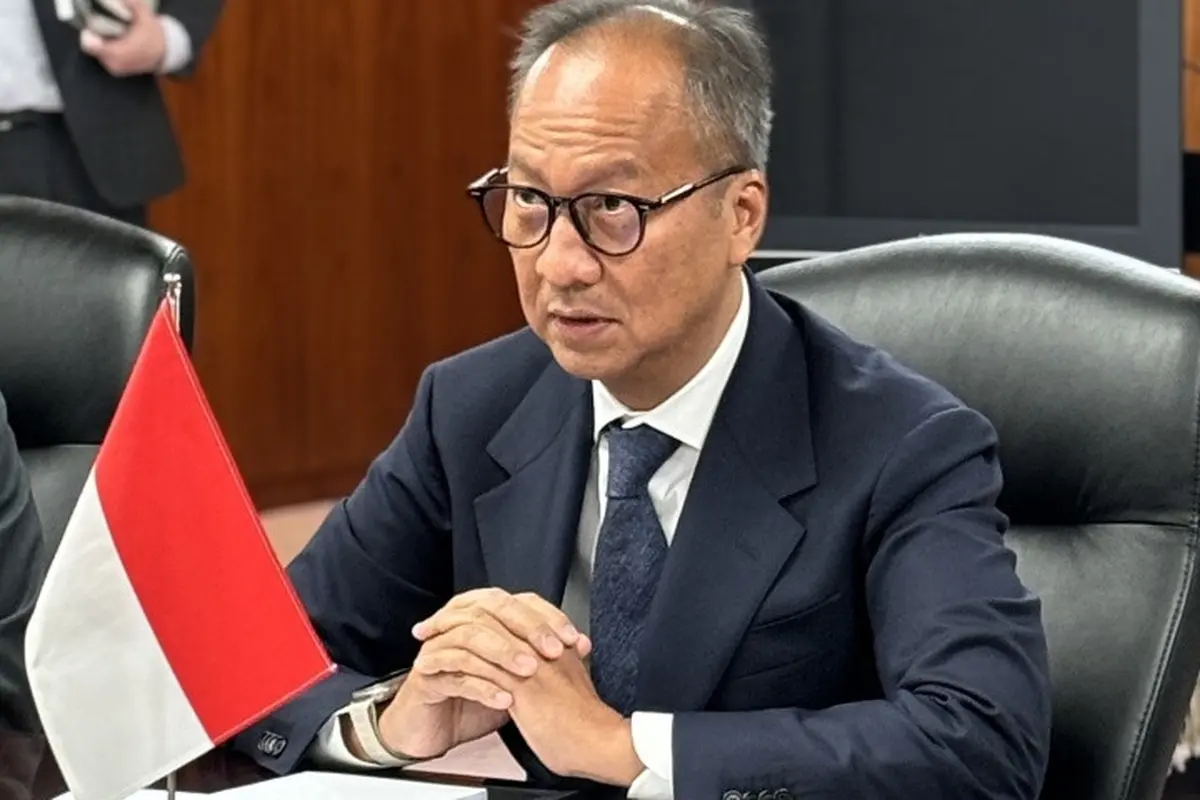 Pertemuan antara Menteri Perindustrian Agus Gumiwang Kartasasmita dengan Menteri Ekonomi, Perdagangan, dan Industri (METI) Jepang Mr. Ken Saito di Tokyo