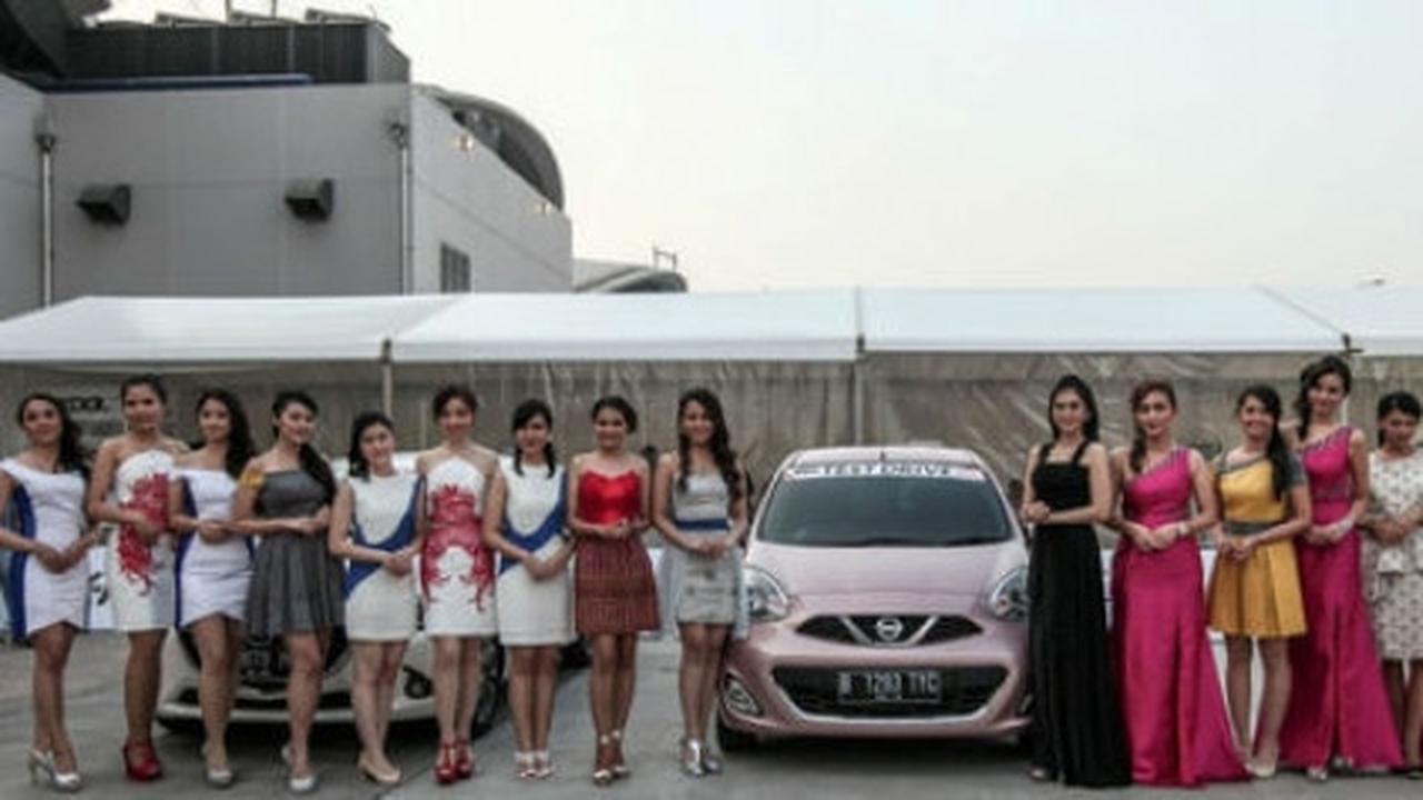 Wanita-wanita Ini dimanjakan pameran otomotif Gaikindo