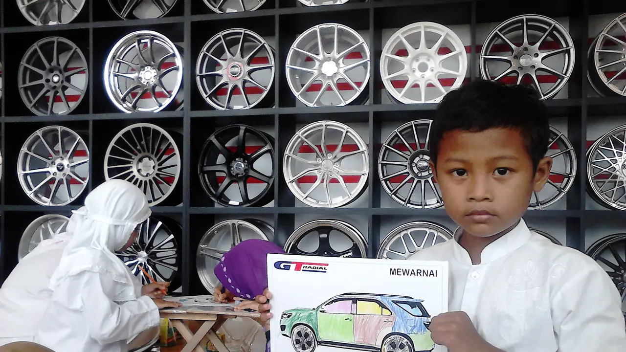  Lucunya Anak-anak Lomba Mewarnai di Booth GT Radial GIIAS 2015