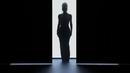 Kim Kardashian mengenakan kreasi koleksi wanita Musim Semi Musim Panas 2023 Dolce & Gabbana  pada event fashion Milan Fashion Week di Milan, Italia, 24 September 2022. Kim Kardashian tampil dalam balutan dress hitam berkilau dengan potongan chic era 60-an.  (AP Photo/Antonio Calanni)