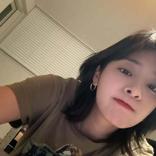 Tampil dengan Gaya Rambut Wolf Cut, 6 Penampilan Baru Seol In Ah yang  Disebut Mirip Jungkook BTS