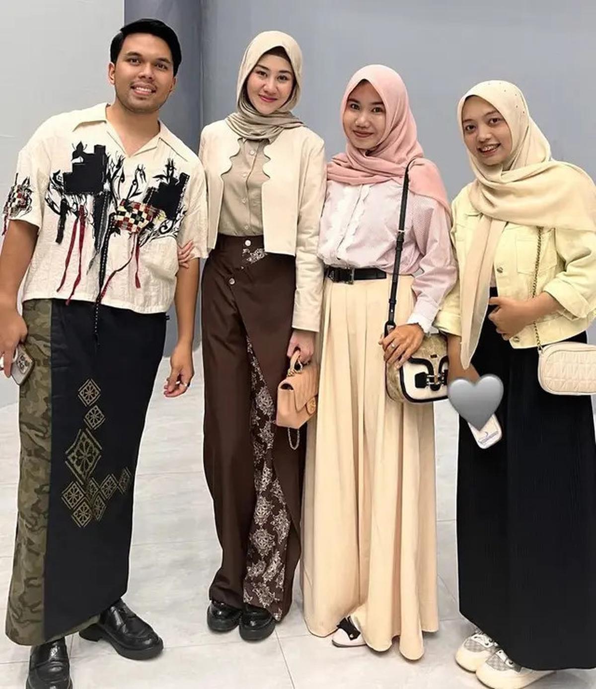 6 Potret Aaliyah Massaid Kenakan Kerudung Tren Meleyot Bersama Thariq Halilintar di Aceh