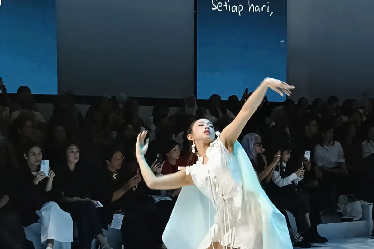 Potret Dita Karang Jadi Muse Sejauh Mata Memandang di JFW 2026, Membius Penonton dengan Tarian