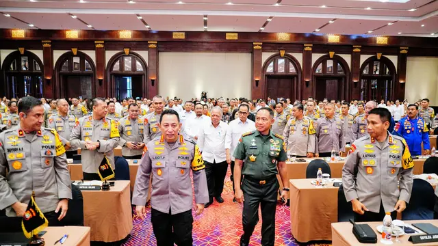 Kapolri Jenderal Listyo Sigit Prabowo berkomitmen memberikan pengamanan terbaik selama perayaan Hari Besar Natal 2023 dan Tahun Baru 2024 (Nataru) bagi seluruh masyarakat.