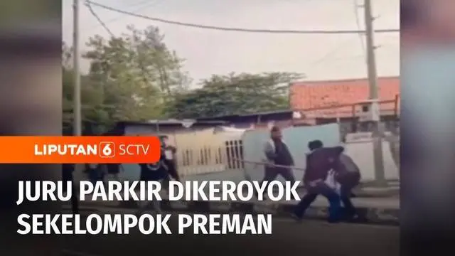 Kesal tidak diberi uang, sekelompok preman mengeroyok dua orang juru parkir di Kota Cimahi, Jawa Barat. Polisi berhasil menangkap para preman pelaku pengeroyokan, sementara salah seorang juru parkir terluka.