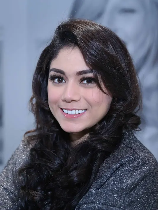 Dalam membina rumah tangga, Thalita Latief dan Denis Rizky memiliki cara khusus. Lantas apa yang menjadi resep Thalita sejak resmi dinikahi oleh Dennis Rizky bassis grup musik Lyla. (Nurwahyunan/Bintang.com)