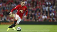 Wayne Rooney bermain dalam laga persahabatan Manchester United vs Everton. (Reuters / Jason Cairnduff)