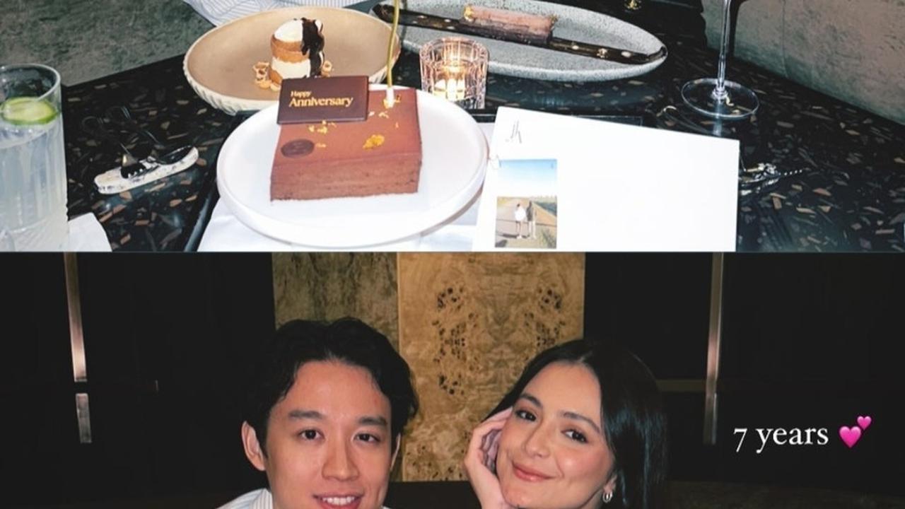 Keduanya Menikmati Dinner Romantis