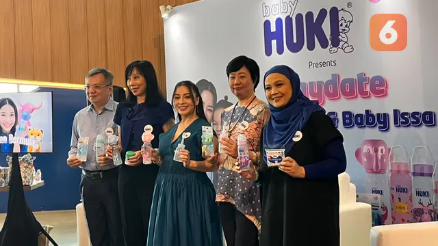 Nikita Willy bersama ibu-ibu di acara "Playdate with Nikita and Issa" di sebuah playground di Jakarta Selatan. (Dok: Liputan6.com/dyah)