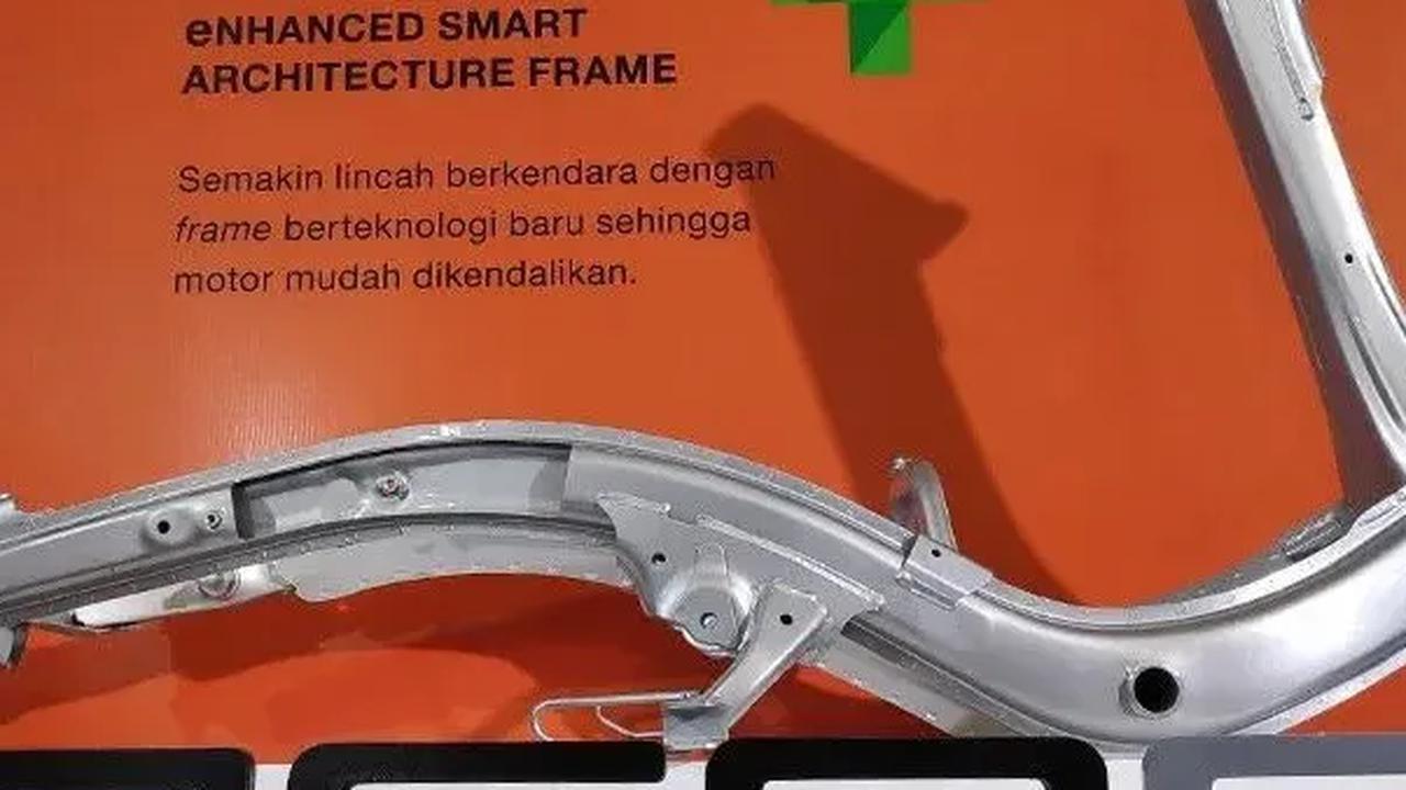 AHM membuat rangka eSAF dari raw material berupa High tensile plate yang akhirnya diproses dengan pelapisan coating dengan metode CED (Cathodic Electro Deposition) secara dipping.