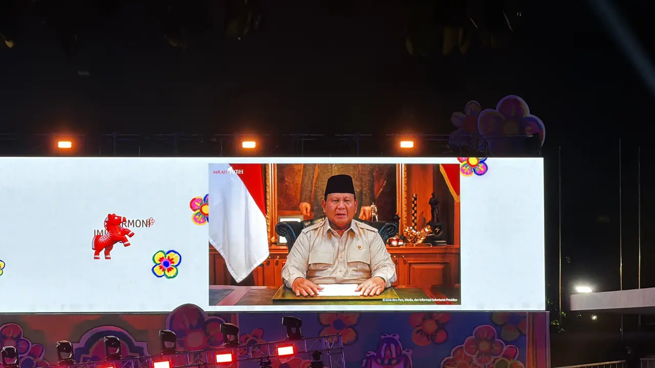 Presiden Prabowo Subianto dalam sebuah video yang ditampilkan pada acara Perayaan Imlek Nasional di Lapangan Banteng, Jakarta, Sabtu (28/2/2026) (Liputan6.com/Lizsa Egeham)