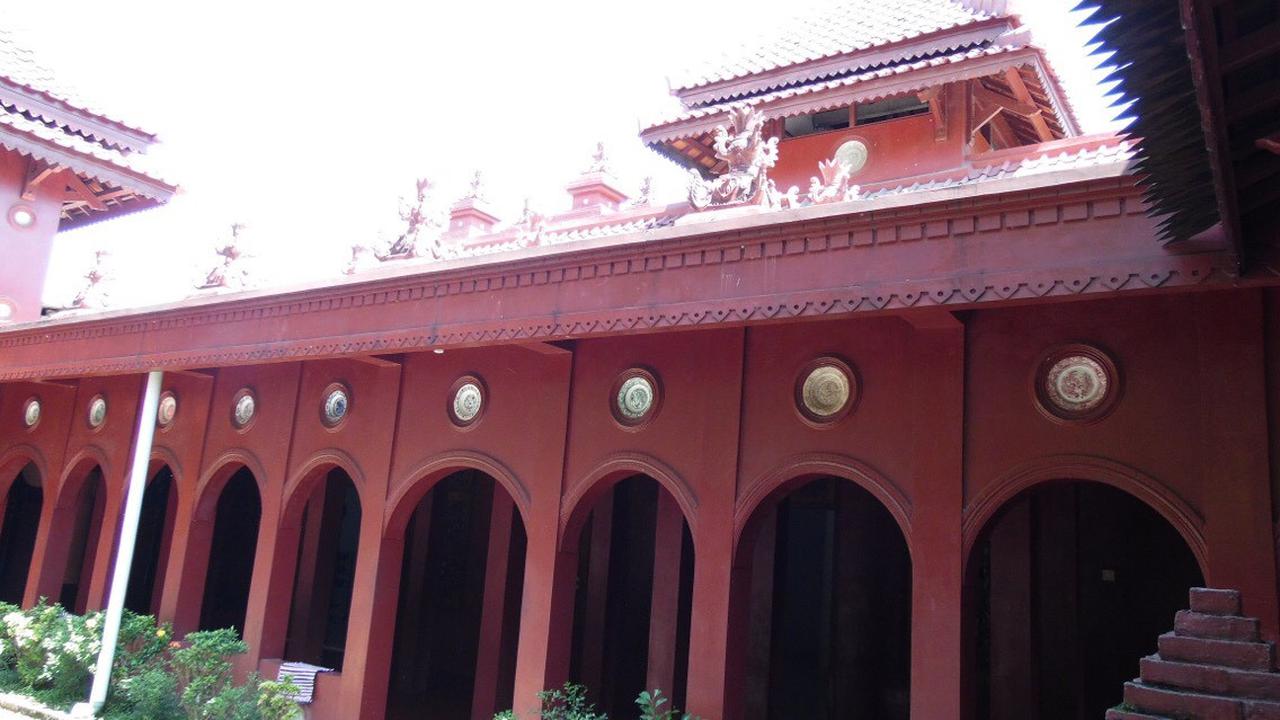 Bisikan Gaib di Balik Pembangunan Masjid Bata Merah Cirebon