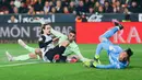 Kali ini pesta lima gol Barca datang dari hattrick Ferran Torres (3', 17', 30') dan gol-gol Fermin Lopez (23') serta Lamine Yamal (59'). Valencia bahkan hanya melepas satu tembakan tepat sasaran. (AP Photo/Alberto Saiz)