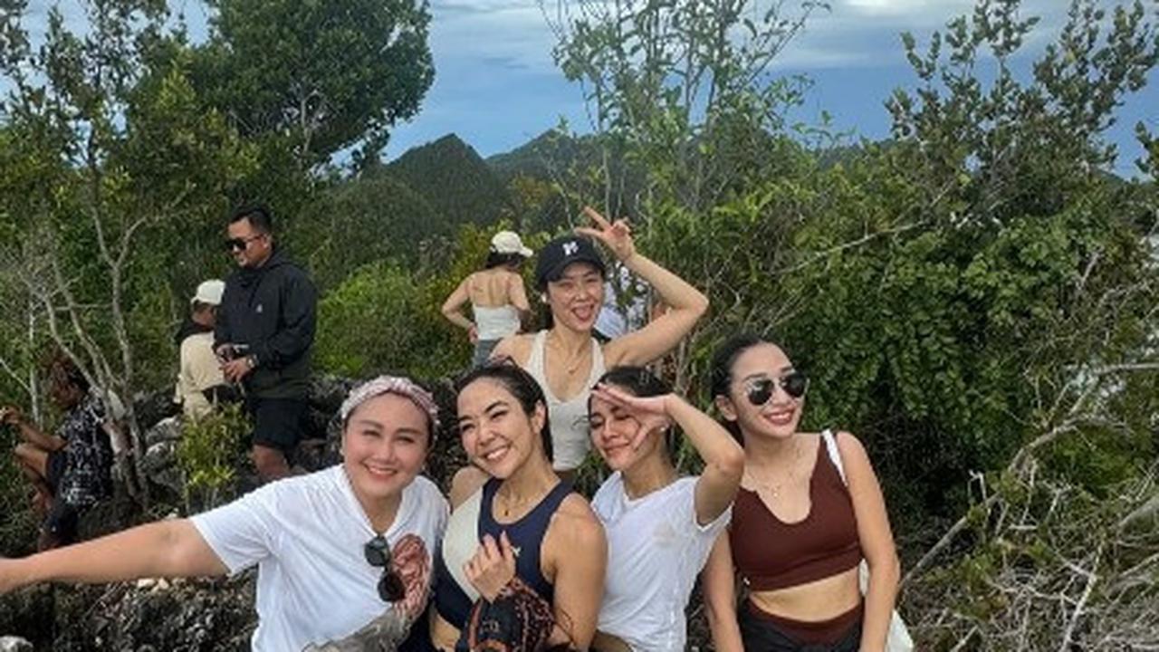 Potret Seru Gisel dan Naysilla Mirdad Liburan ke Raja Ampat Bareng Sahabat, Dari Hiking hingga Snorkeling