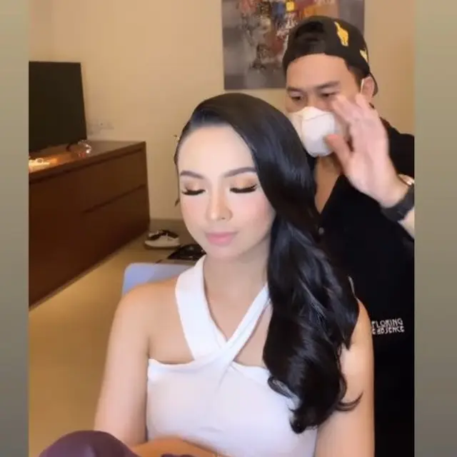 Kenangan mendiang Slam Wiyono ketika sebagai MUA. (credit: instagram.com/slamwiyono)