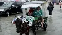 Kelapa Gading Banjir, Kusir Delman dan Gerobak Ketiban Rezeki