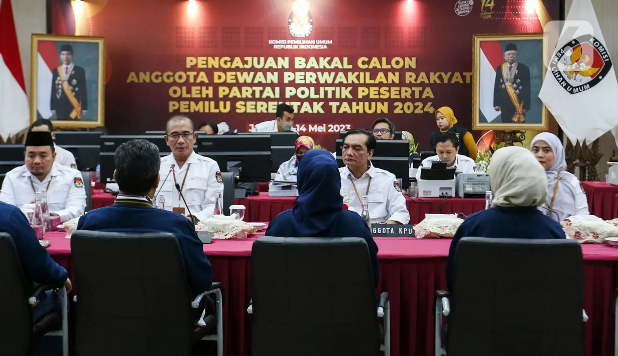 Setelah menerima dan memeriksa berkas-berkas tersebut, KPU RI akan memberitahukan status kelengkapan berkas pendaftaran bakal calon legislatif untuk DPR RI dari Partai Garuda. (Liputan6.com/Herman Zakharia)