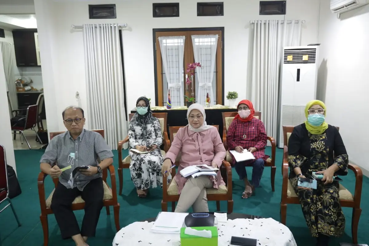 Menaker Ida Fauziyah menggelar dialog dengan Forum Rektor Indonesia (FRI) mengenai subtansi RUU Cipta Kerja.