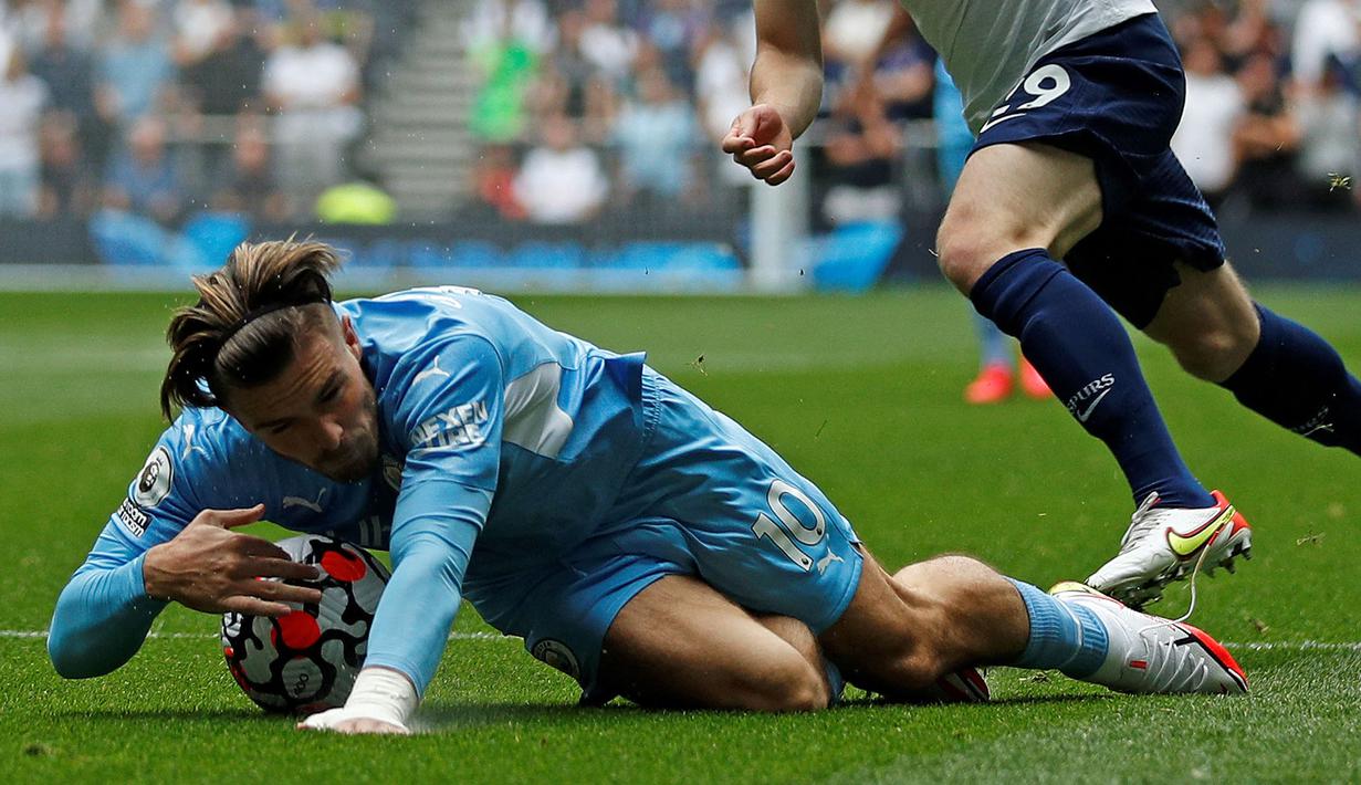 Jack Grealish merupakan pemain Liga Inggris yang paling sering dilanggar. Terhitung, ada 747 pelanggaran yang pernah ia dapatkan sejak 2016. Musim ini, Grealish belum menemukan performa terbaiknya di Man City seperti saat berseragam Aston Villa. (AFP/Adrian Dennis)