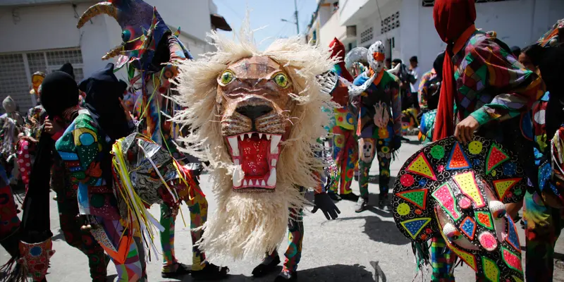 Melihat Perayaan Dancing Devils di Venezuela