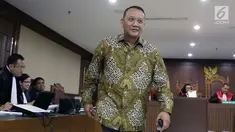 Mantan Sekretaris Mahkamah Agung (MA) Nurhadi Abdurachman usai menjadi saksi pada sidang lanjutan dugaan suap terkait pengurusan sejumlah perkara dengan terdakwa Eddy Sindoro di Pengadilan Tipikor, Jakarta, Senin (21/1). (Liputan6.com/Helmi Fithriansyah)