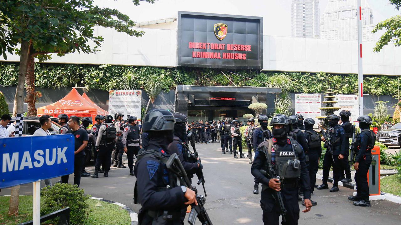 Barang Bukti Penggeledahan Rumah Mewah Sentul Dibawa ke Polda Metro Jaya