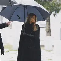Intip gaya Melania Trump yang kena kritik di  Penghormatan Pahlawan Amerika (@ourladymelania)