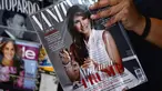 Majalah Vanity Fair Mexico edisi Februari, dengan cover bergambar Melania Trump di sebuah lapak di Meksiko, 30 Januari 2017. Melania berpose melilitkan berlian dengan menggunakan garpu layaknya akan menyantap spagheti. (PEDRO PARDO/AFP)