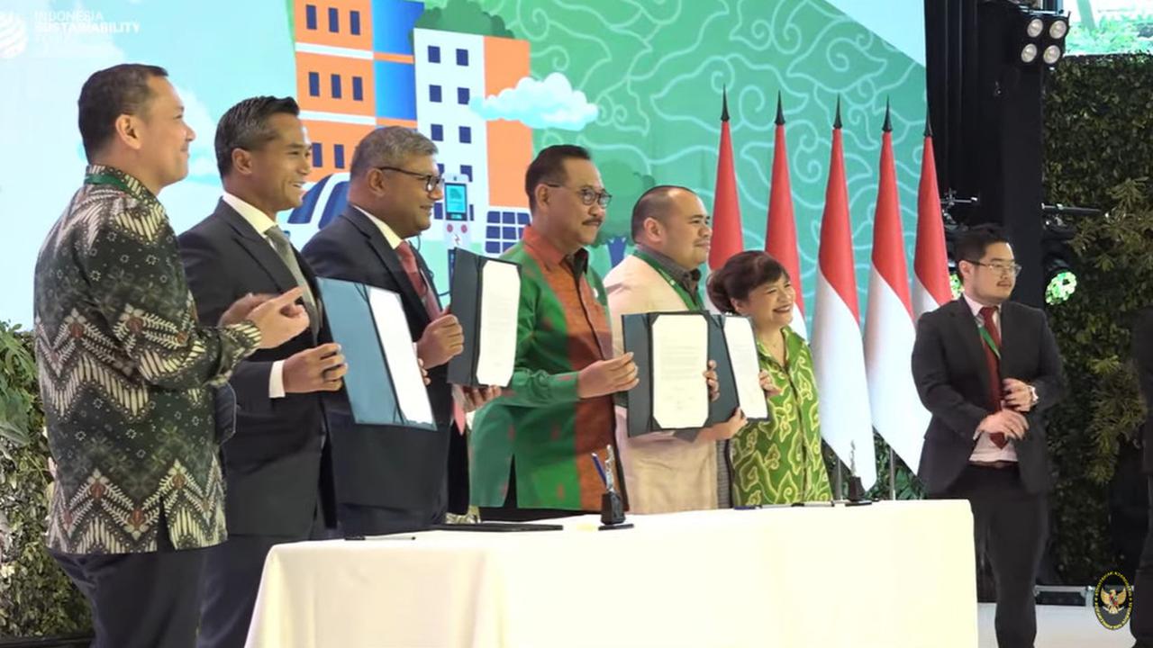 Otorita Ibu Kota Nusantara melakukan penandatanganan kerja sama dengan Stanford Doerr School of Sustainability di tengah-tengah agenda Sesi Pleno di Indonesia Sustainability Forum 2023.