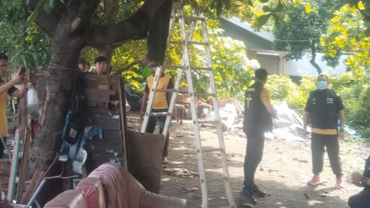 Pria Misterius Pakaian Serba Hitam Tewas Tergantung di Dekat Kampus Poltekkes Makassar