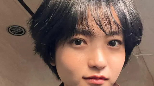 Kim Tae Ri dengan Shaggy Pixie Cut