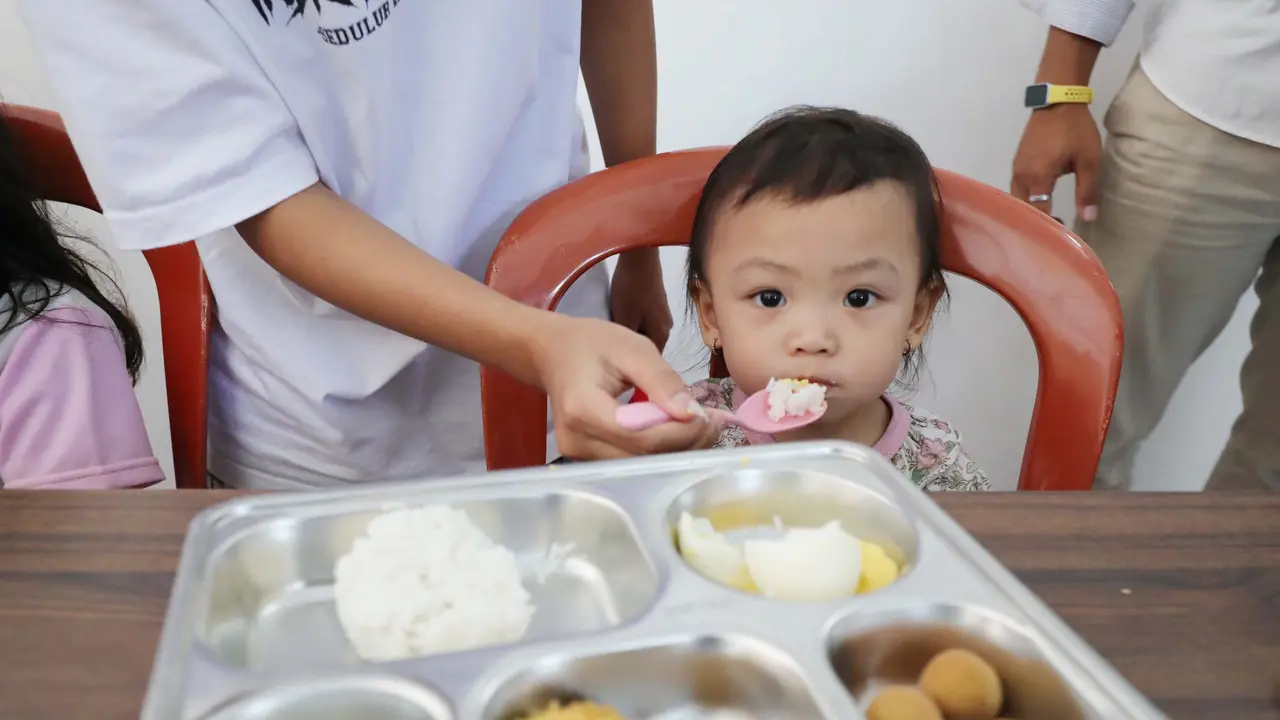 Capaian fantastis! MBG BGN hadirkan 1,1 miliar porsi makanan sehat. Sasar anak sekolah, balita, ibu hamil, hingga ibu menyusui dengan dukungan ekonomi lokal dan pengawasan ketat. (Foto: Istimewa)