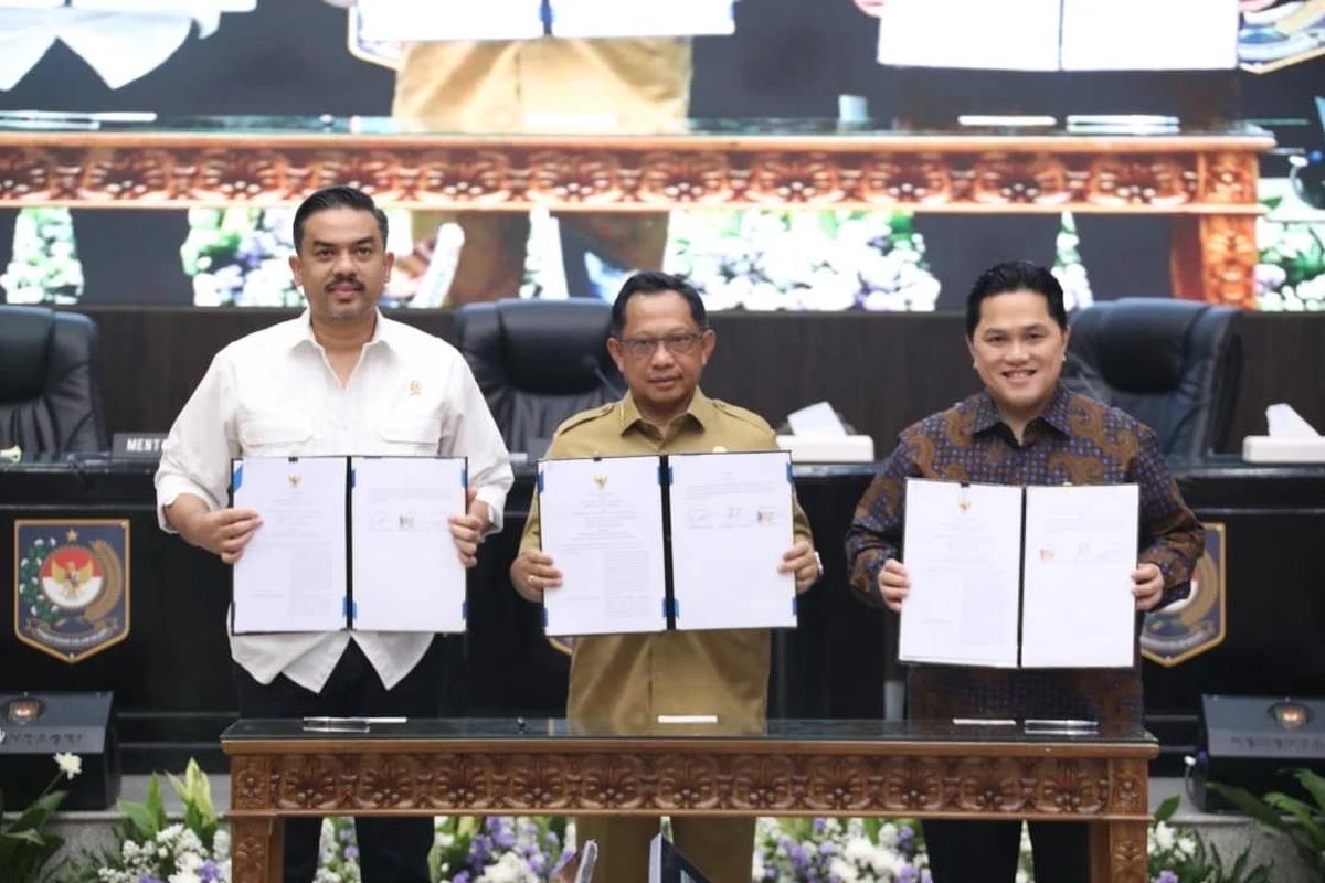 Penandatanganan MoU antara Kemendagri, Kemenpora dan Kementerian UMKM tentang Sinergi Pengelolaan dan Pemanfaatan Sarpras Olahraga Pusat dan Daerah