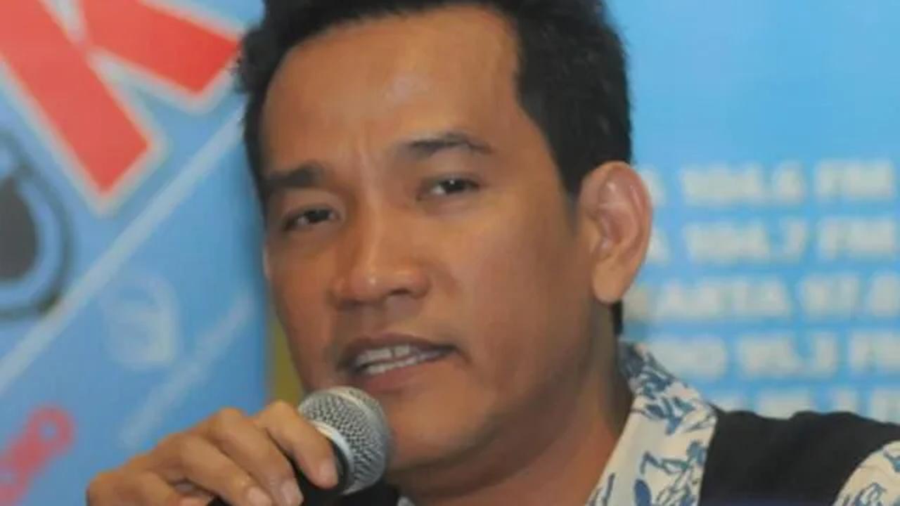 Dalam laporannya, Lisman mengaku turut menyerahkan sejumlah barang bukti di antaranya 1 flash disk berisi dua video dan pernyataan Rocky Gerung yang tersebar di media.