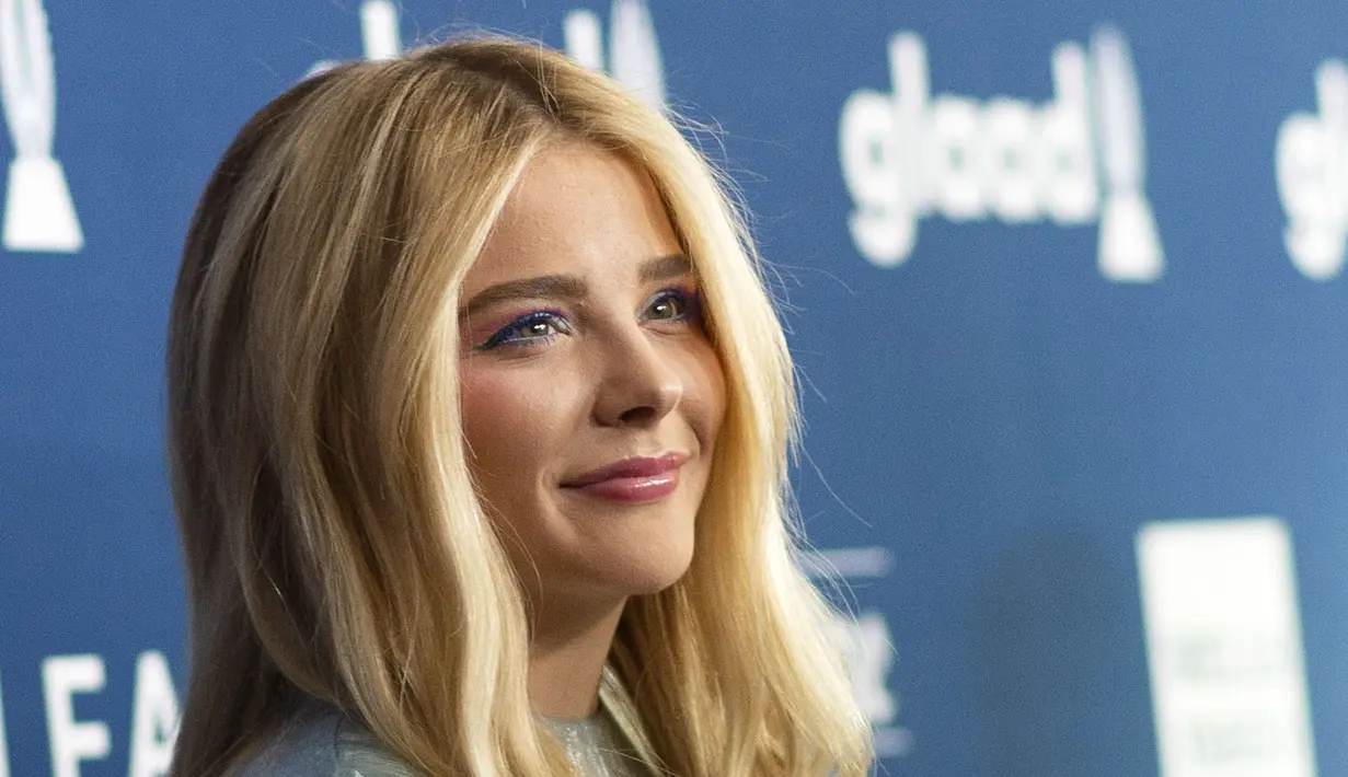 Chloe Grace Moretz sendiri pernah menyindir Kim yang selalu berpakaian terbuka seakan menyerukan kecantikan datang dari tubuh yang langsing. (VALERIE MACON  AFP)