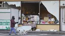 Kaca jendela rusak di sebuah pasar super di Koriyama, prefektur Fukushima, Kamis (17/3/2022). Gempa berkekuatan magnitudo 7,3 terjadi berpusat di lepas pantai prefektur Fukushima, Jepang pada Rabu malam, menghancurkan perabotan, mematikan listrik dan menewaskan beberapa orang.  (Kyodo News via AP)