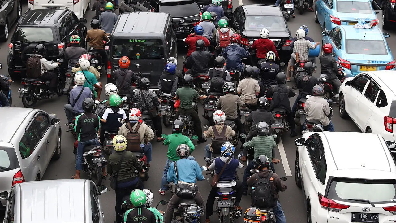Sopir Taksi Online Demo, Jalan Medan Merdeka Timur Macet Parah