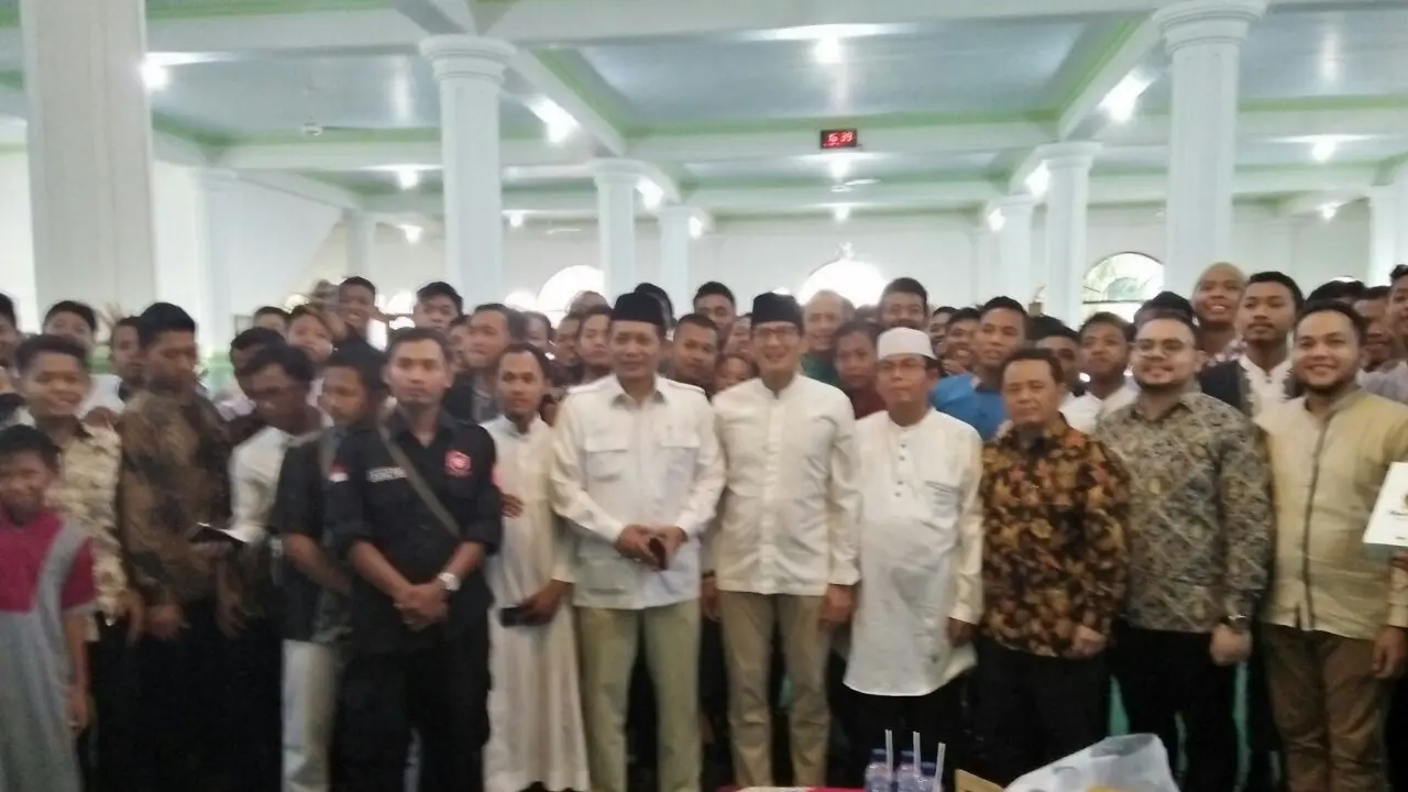 Sandiaga uno diduga lakukan pelanggaran kampanye dengan bersosialisasi di masjid (Istimewa)
