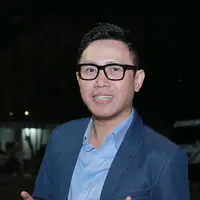 "Pada saat berhenti itu cuma karna sibuk masing-masing. Bukan karena rating turun. Enggak bubar kok, cuma saya, Akrie dan Parto memang punya kesibukan masing-masing," ujar Eko Patrio. (Galih W. Satria/Bintang.com)