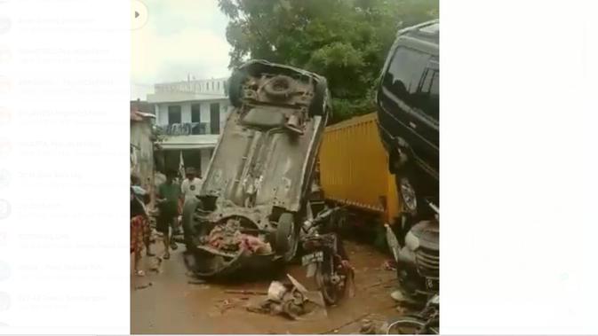 Cek Fakta Liputan6.com menelusuri klaim foto mobil korban banjir di Bekasi pada 20 Februari 2021