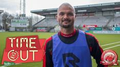 Pemain naturalisasi Indonesia, Sergio van Dijk, kini berstatus menganggur. Pemain yang terakhir tercatat membela klub Australia, Adelaide United itu memutuskan mudik ke Negeri Kincir Angin.