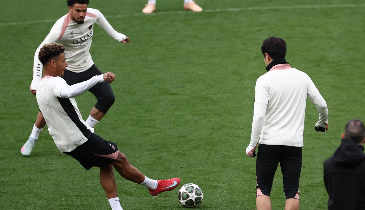 Di laga tandang, Les Parisiens mencatat 16 kemenangan beruntun di semua kompetisi. (FRANCK FIFE/AFP)